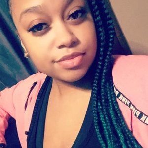 Meet your Posher, Noelle